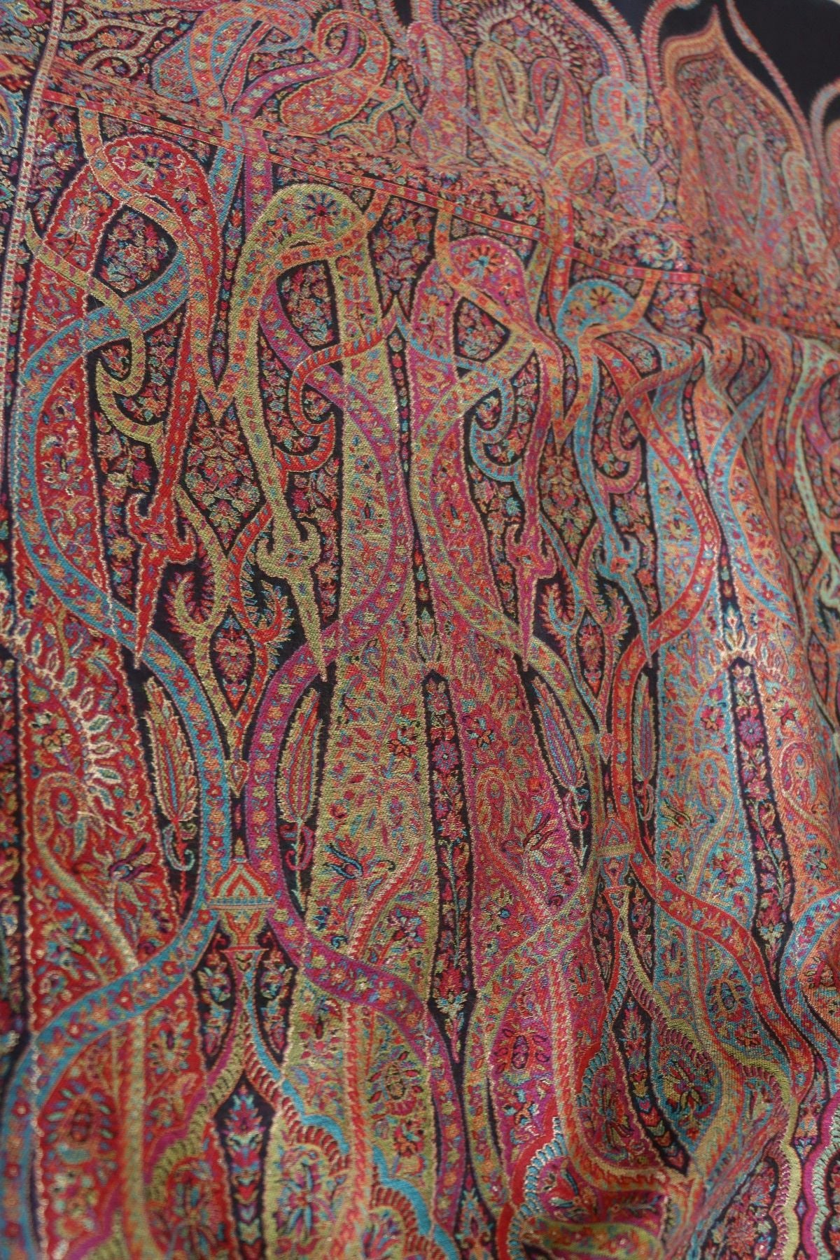 Black Kani Jamawar Pallu Silk SareeImperial Weaves
