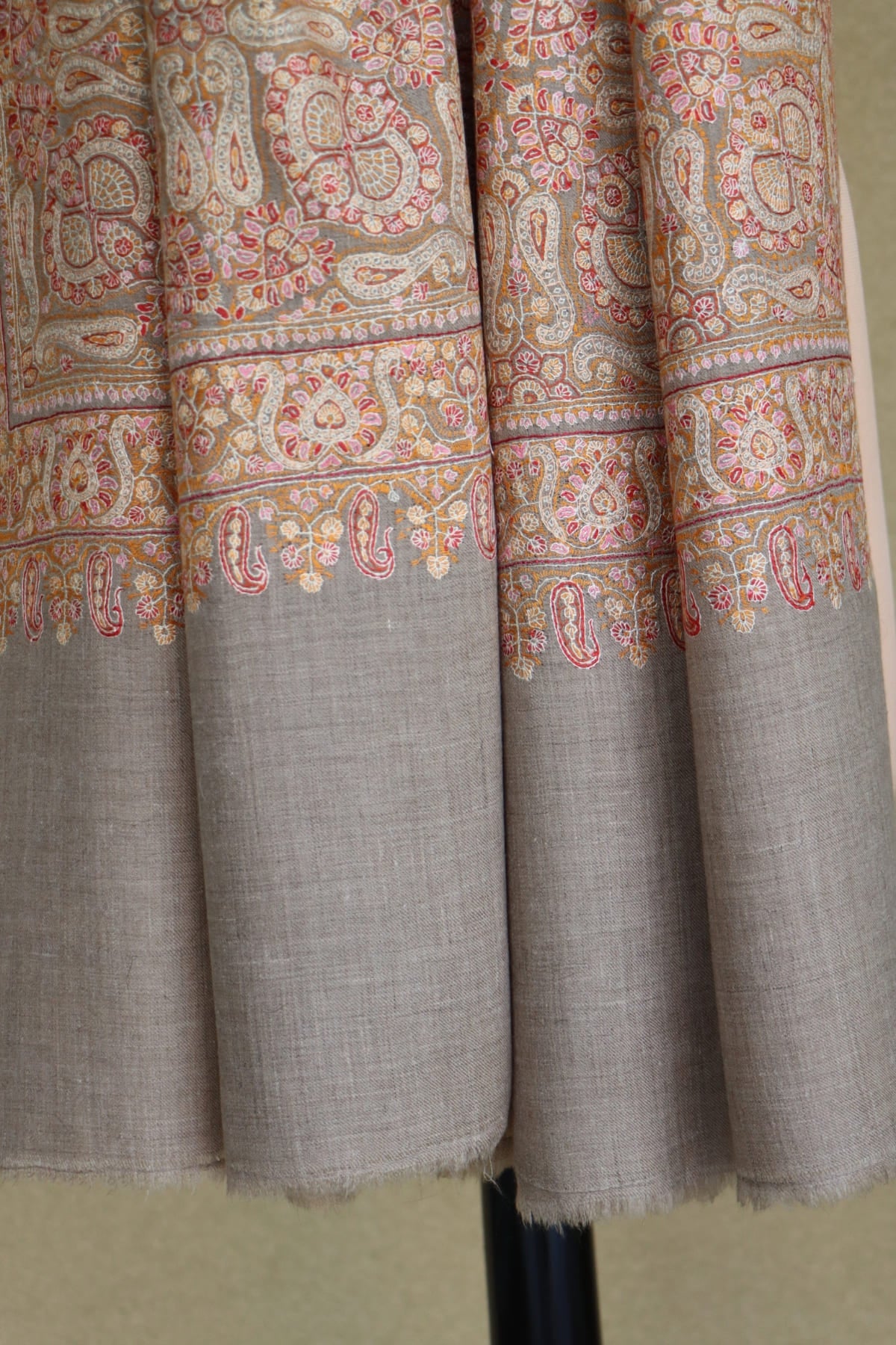 Beige Sozni Jamawar Pashmina Shawl