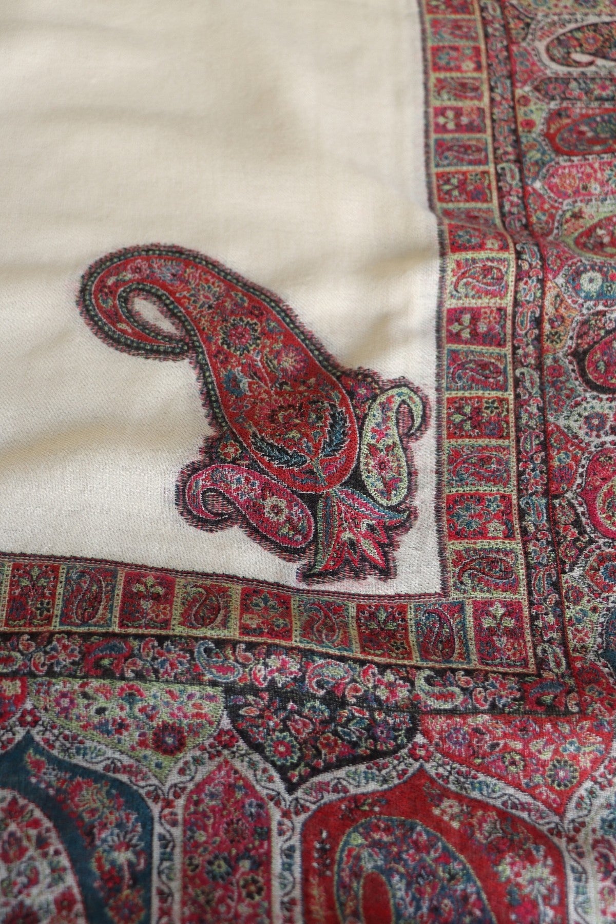 Off White Men Fine Wool Jamawar Border Shawl