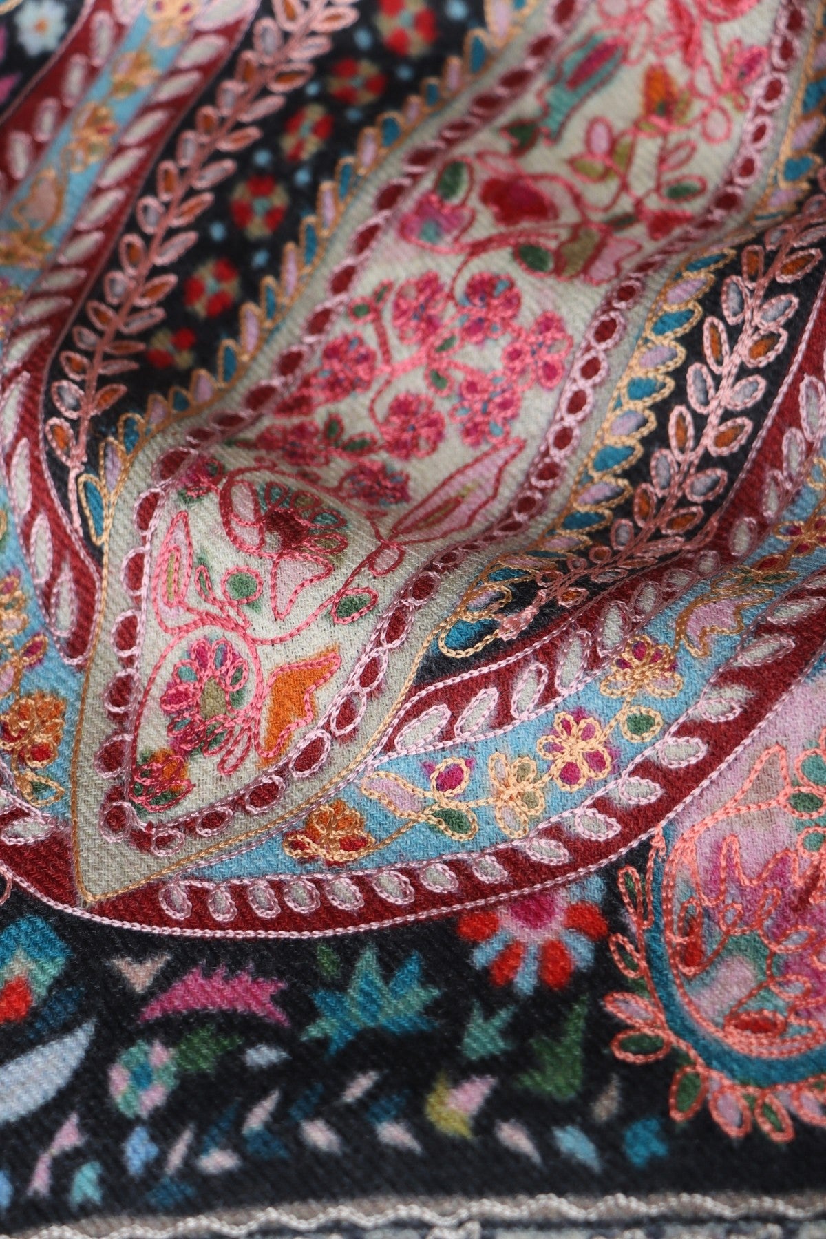 Kashmiri Woolen Embroidered Wrap