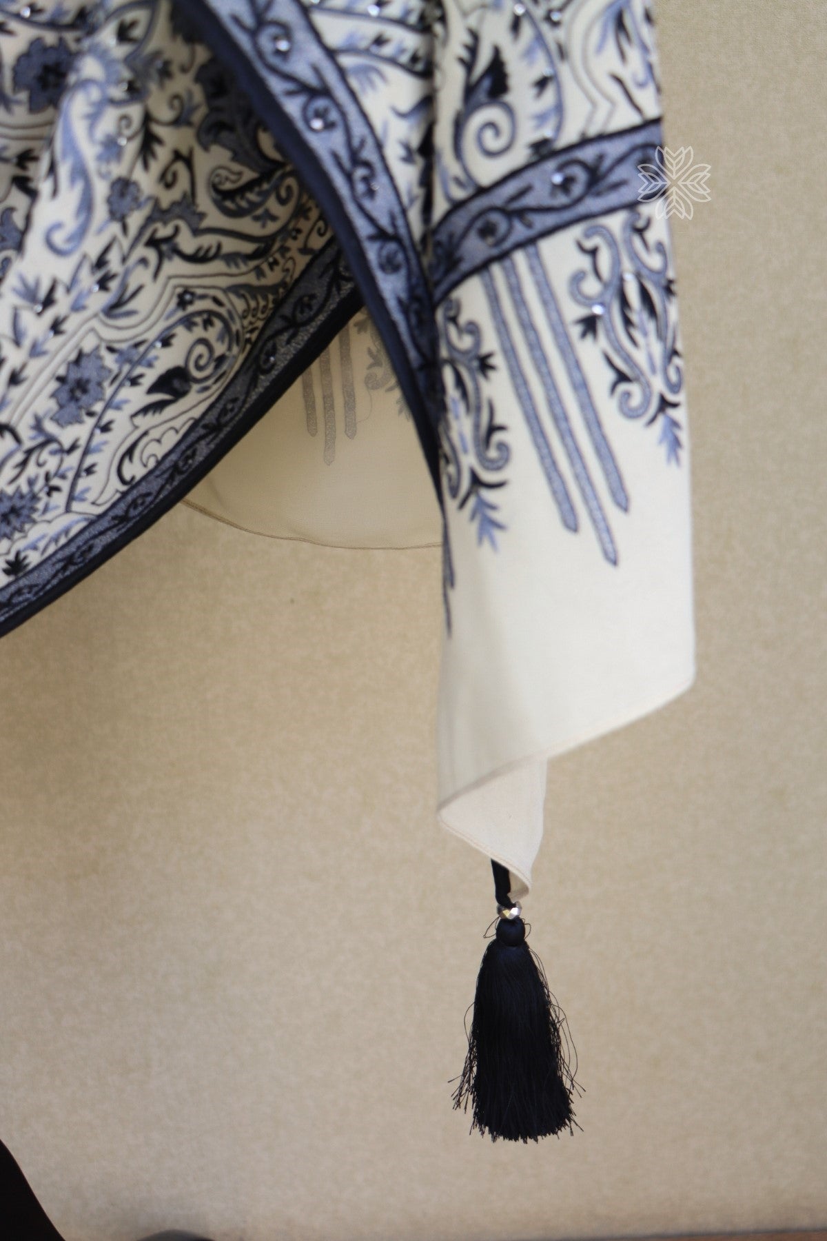 Off White Kashidakari Odhni