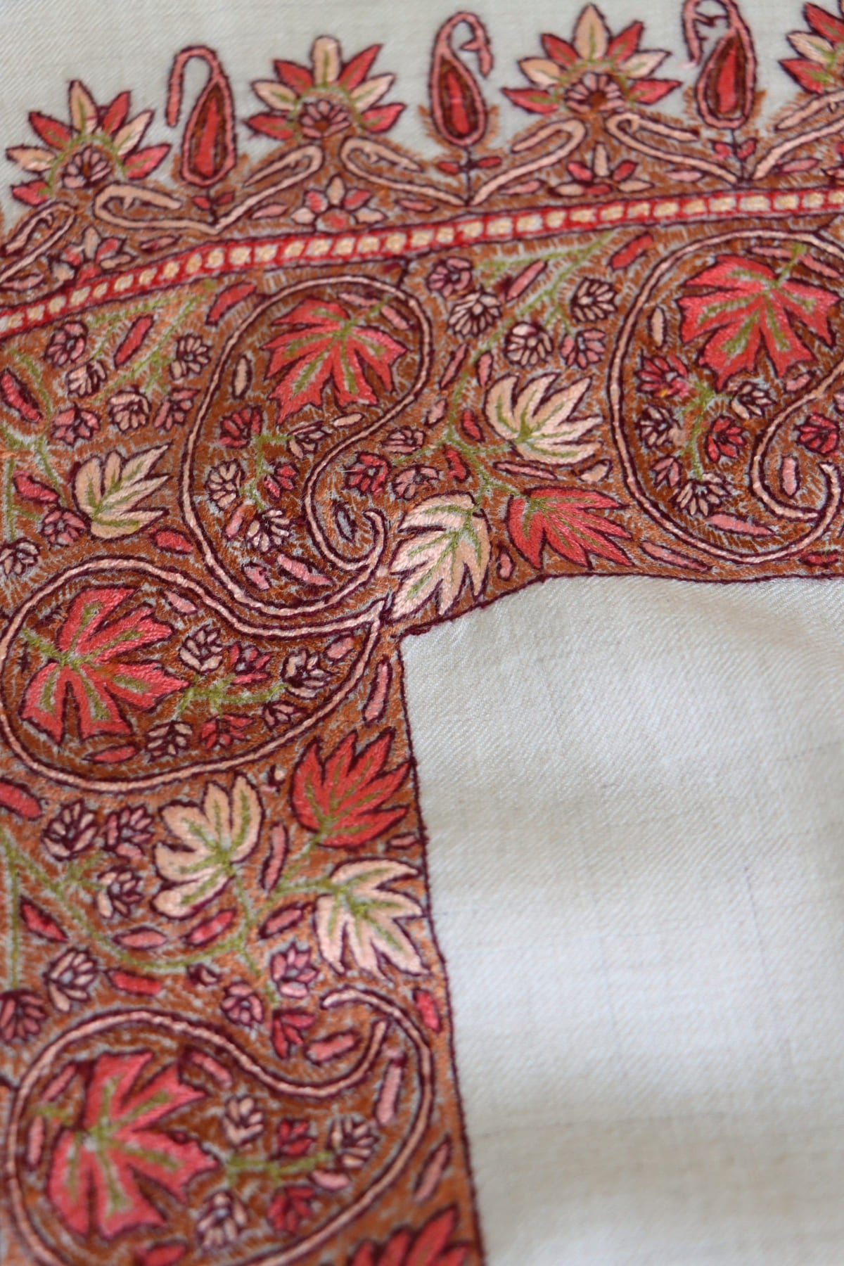 Off White Paper-machie’ Pashmina Shawl