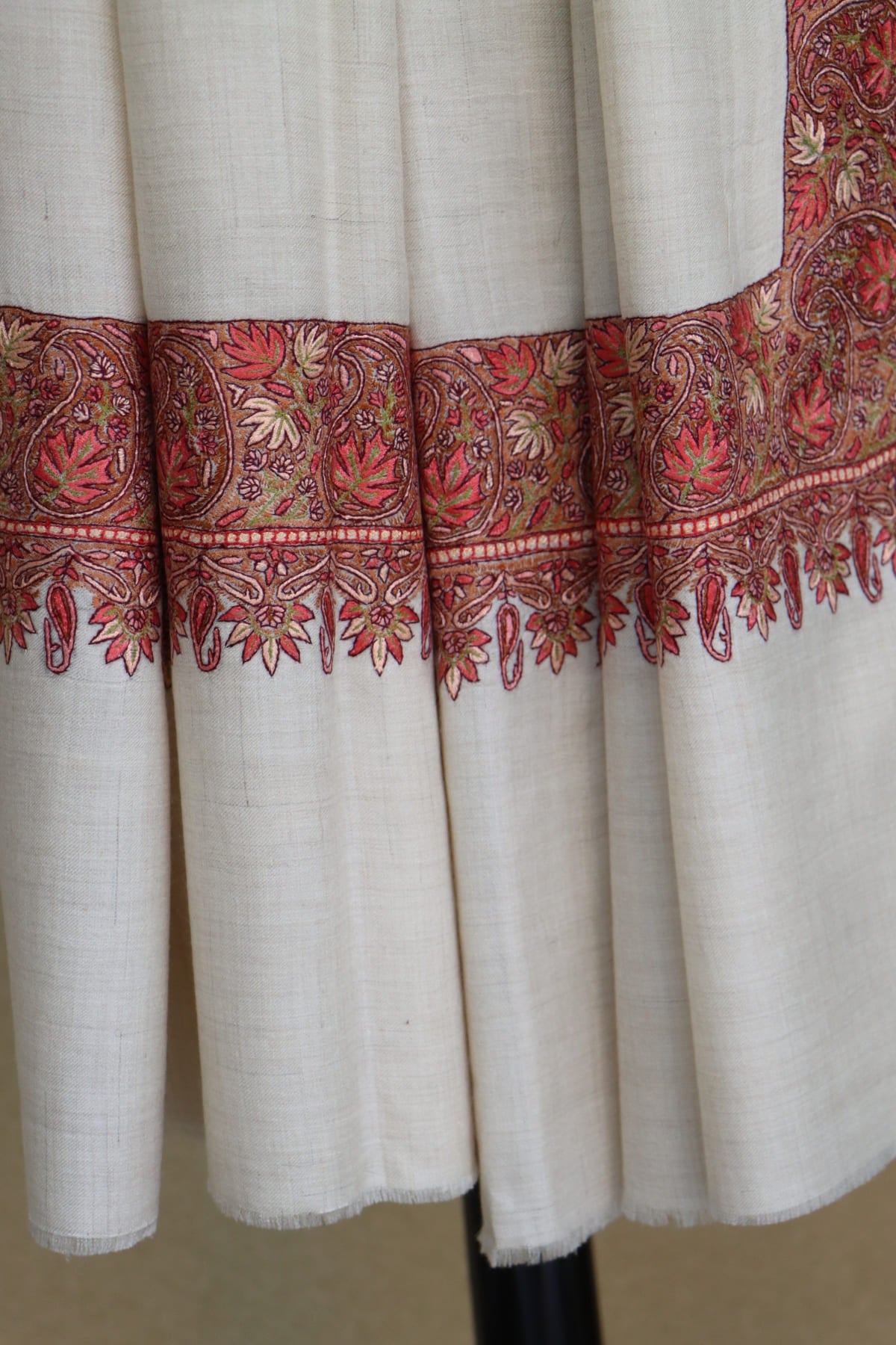 Off White Paper-machie’ Pashmina Shawl