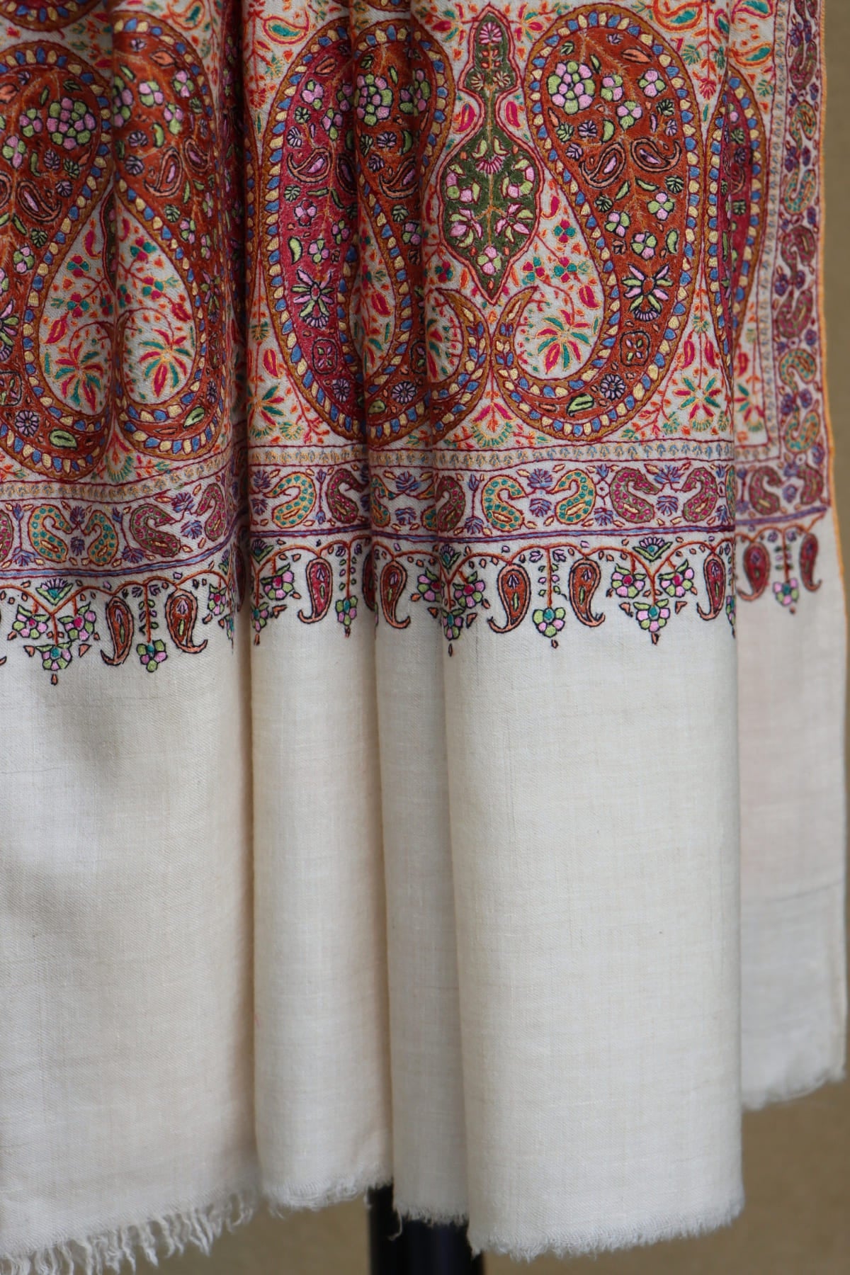 Off White Paper-machie’ Pashmina Shawl