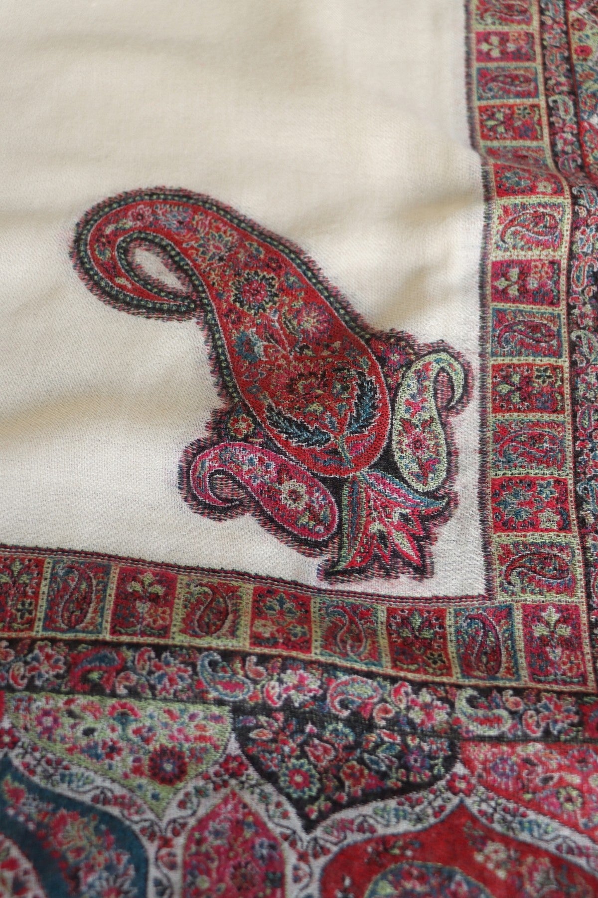 Off White Men Fine Wool Jamawar Border Shawl