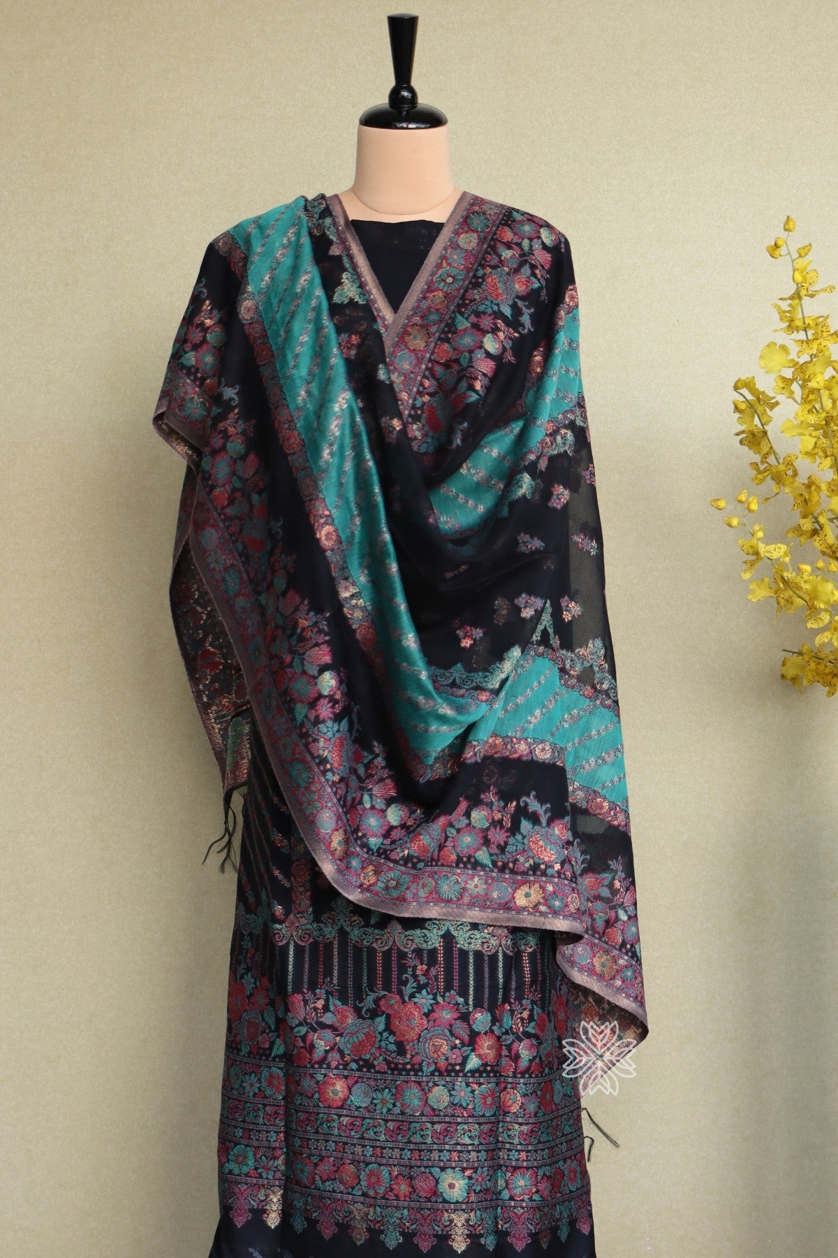 Best Kani Suit Dupatta Set Online