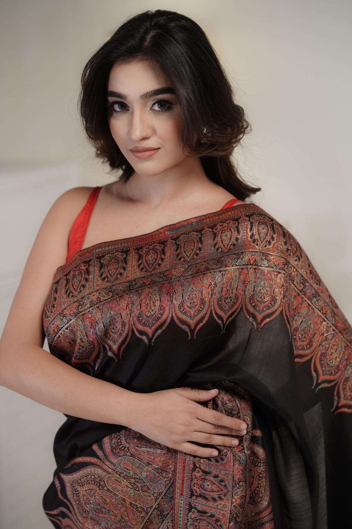 Black Kani Jamawar Pallu Silk SareeImperial Weaves