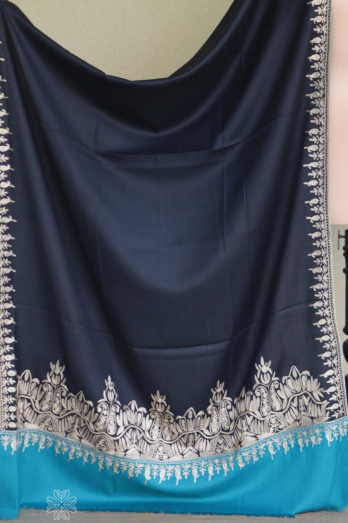 Cashmere Golden Embroidery Shawl_