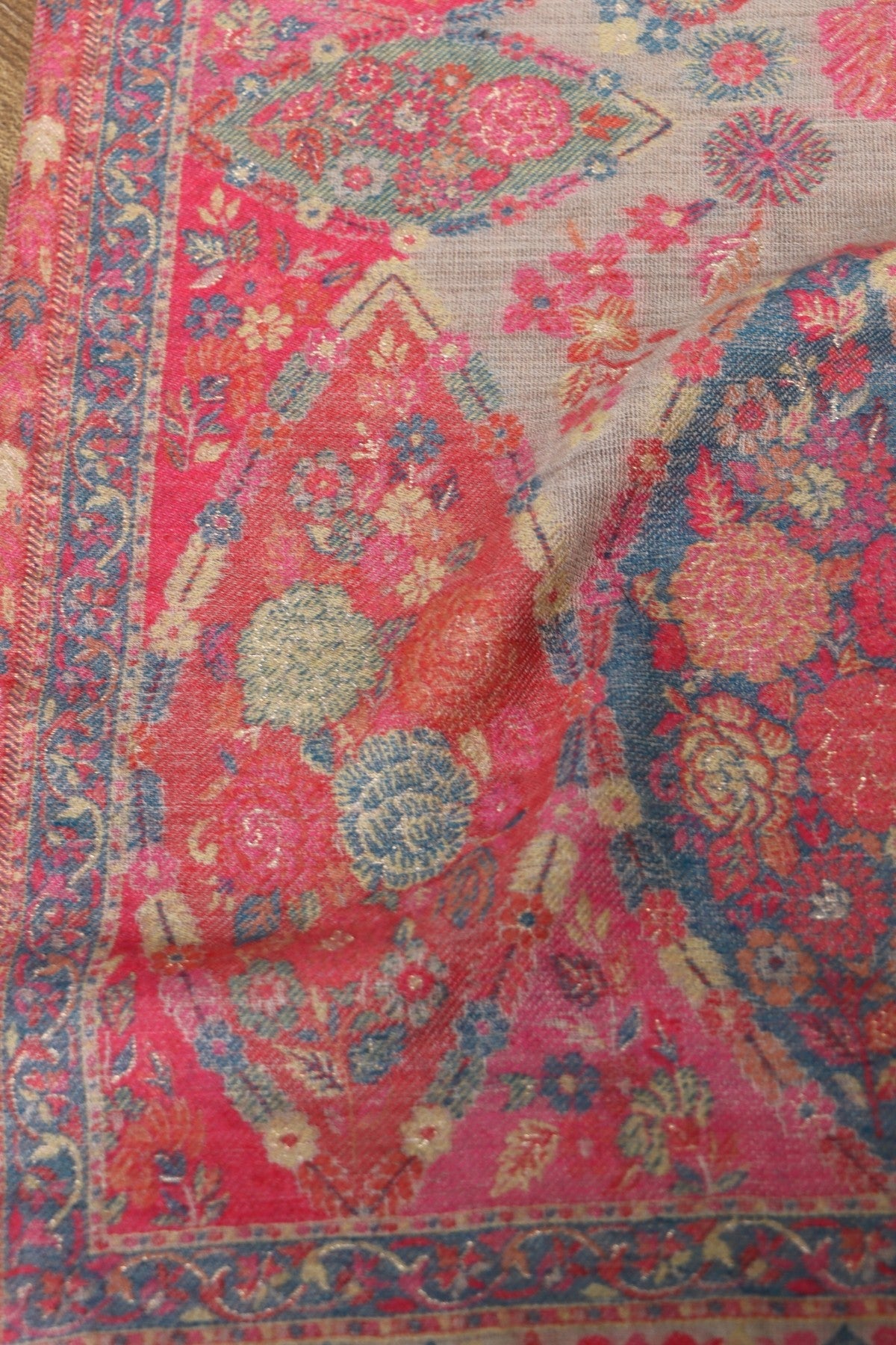 Ladies Kani Shawl