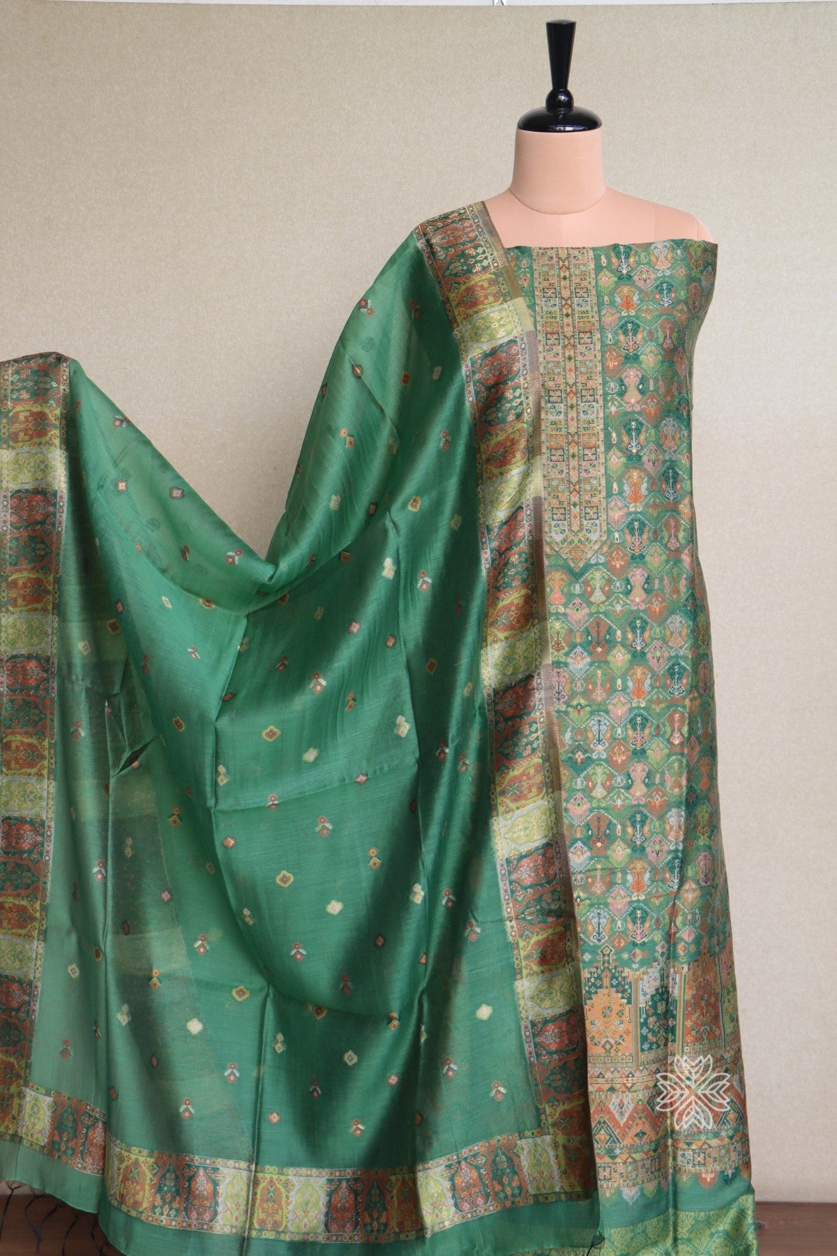 Kani Salwar Kameez