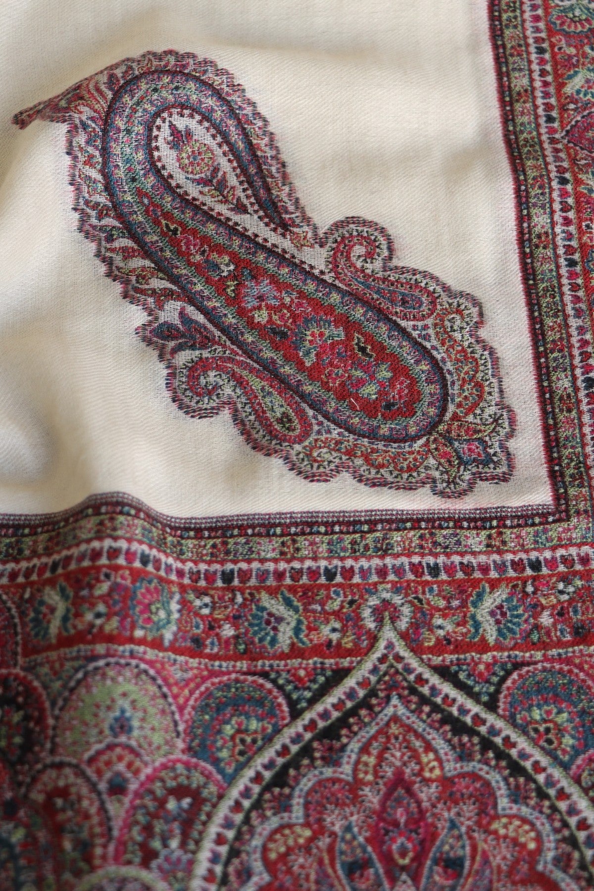 Off White Men Fine Wool Jamawar Border Shawl